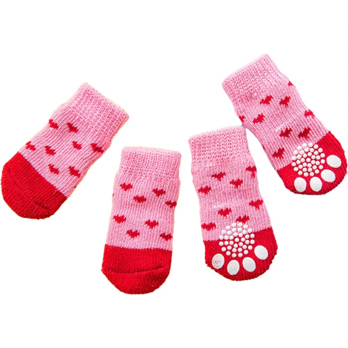 Носки для собак DT812 с нескользящими накладками согревающие Сердечки M