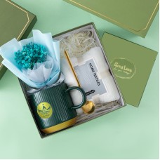Сувенирный подарочный набор 7X5 чашка+ложка+полотенце+букет из гипсофилы Blue