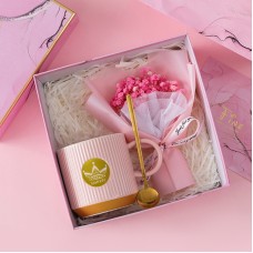 Сувенирный подарочный набор 7F11 чашка+ложка+букет из гипсофилы Pink