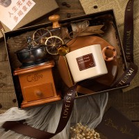 Кавовий набір A3 для приготування кави ручна ретро кавомолка+чашка з блюдцем+ложка+банка для кави подарунковій упаковці Brown