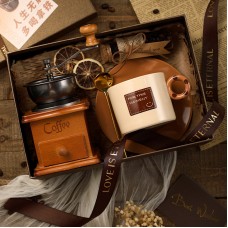 Кавовий набір A3 для приготування кави ручна ретро кавомолка+чашка з блюдцем+ложка+банка для кави подарунковій упаковці Brown